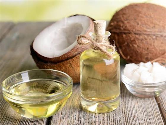 زيت جوز الهند للقضاء علي رائحة الفم الكريهة