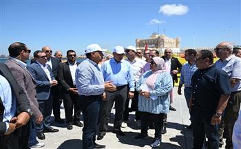 رئيس الوزراء يتفقد أعمال مشروع تنفيذ الحواجز البحرية وما يتعلق بحماية الشواطئ بالإسكندرية