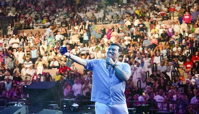 سيطرة إيهاب توفيق في العلمين الجديدة ب " حد شافنا"