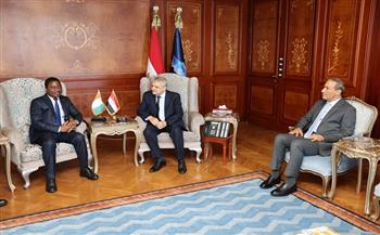 رئيس هيئة قناة السويس يبحث مع السفير الإيفواري التعاون في مجالات تطوير المواني والتدريب