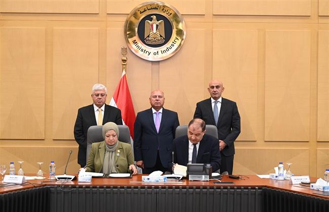 3 وزراء يشهدون توقيع بروتوكول تعاون بين مصلحة الكفاية الإنتاجية وصندوق تطوير التعليم
