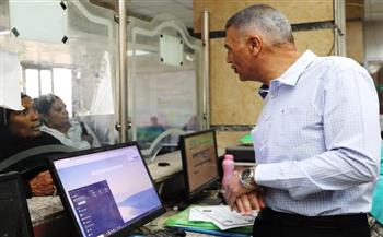 محافظ أسوان يطمئن على تقديم الخدمات للمعاملات المختلفة بالمركز التكنولوجي