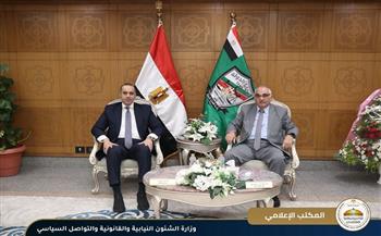 وزير الشئون النيابية يهنئ رئيس هيئة قضايا الدولة على صدور القرار بتعيينه