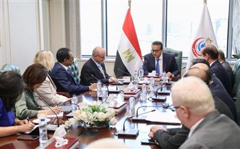 نائب رئيس الوزراء يستقبل وفد «الصحة العالمية» للاستعداد لتجديد الاعتماد الدولي لهيئة الدواء المصرية