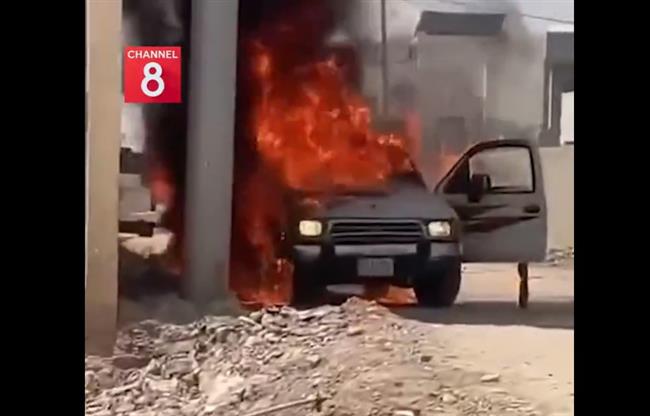 العراق.. سيارة تحترق بشكل كامل بسبب تركها تحت أشعة الشمس (فيديو)