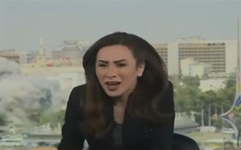 قصف مباشر على الهواء.. مذيعة سورية تحبس أنفاسها وسط استهداف الاحتلال للعاصمة