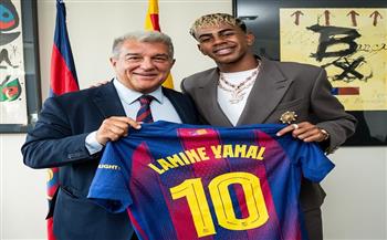 وريث ميسي.. لامين يامال يمدد عقده مع برشلونة حتى عام 2031