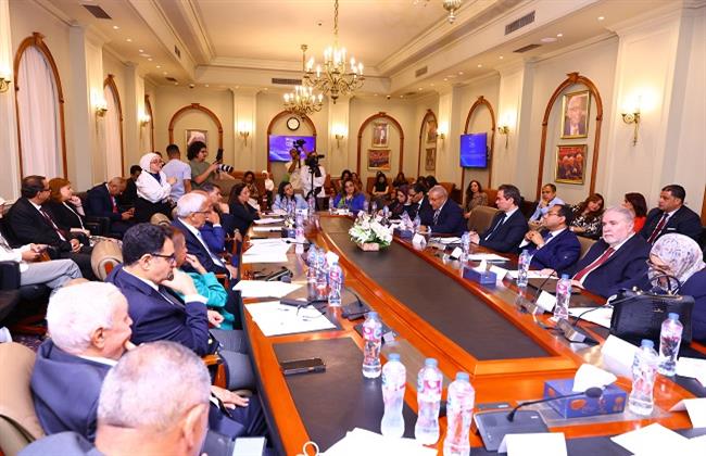 الجامعة البريطانية في مصر تنظّم أول مائدة مستديرة حول إعلام الخدمة العامة