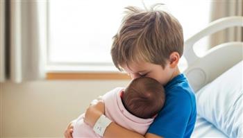 تعامل معها مثل الدمية.. طفل يقتل مولودة في مستشفى