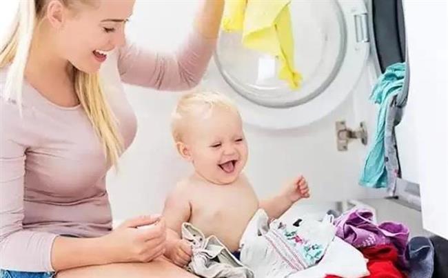 للأمهات الجدد.. خطوات سهلة لغسل ملابس طفلك وضمان حمايته من الحساسية