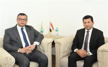 وزيرا الرياضة والإسكان يتابعان ملفات العمل المشترك  