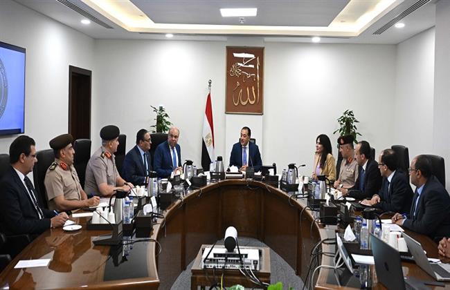 رئيس الوزراء يتابع الإجراءات التنفيذية لمشروع "مبنى 4 " بمطار القاهرة الدولي 
