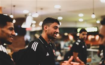 لاعبو الأهلي يتوافدون على مطار القاهرة للسفر إلى تونس