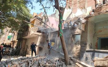 محافظ القاهرة: عقار مصر القديمة المنهار كان خاليًا من السكان وصدر قرار بهدمه