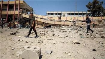 استشهاد 6 فلسطينيين في قصف إسرائيلي على مدرسة تؤوي نازحين واستهداف منتظري المساعدات 
