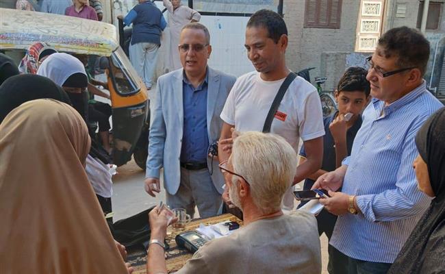 محافظ الدقهلية:ضبط 43 طنًا من خامات PVC وضبط 480 زجاجة زيت حر