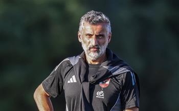 ريبيرو يعقد جلسة مع لاعبي الأهلي قبل المران الجماعي 