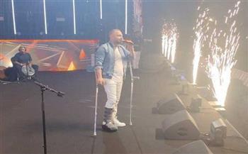 رغم كسر قدمه.. حسام حبيب يتألق في أولى حفلاته بجدة ويشكر هيثم شاكر  