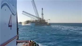 وزراء الصحة والبترول والعمل يتابعون تداعيات حادث غرق بارجة بحرية بخليج السويس
