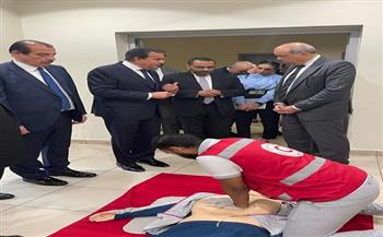 وزير الصحة ووزير الطيران المدني يتفقدان عيادات الحجر الصحي وأجهزة إزالة الرجفان القلبي المستحدثة بمطار القاهرة