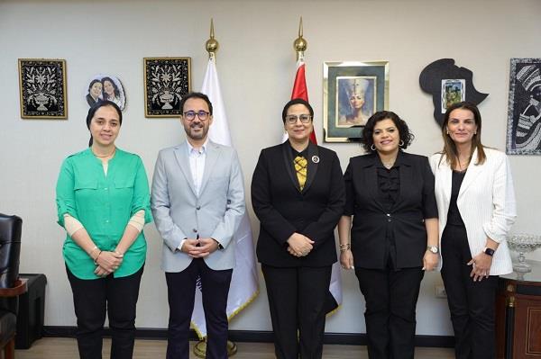 المستشارة أمل عمار تستقبل وفدًا من مشروع تعزيز فرص المرأة في التصنيع الزراعي OWAP
