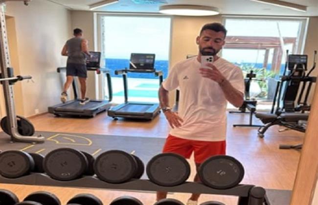 محمد صلاح يواصل تدريباته البدنية استعدادًا للموسم الجديد
