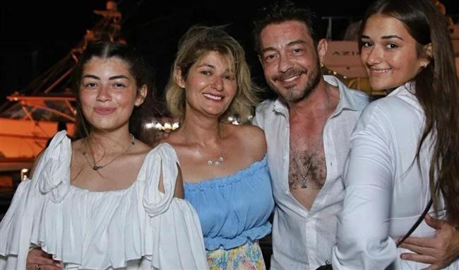 هدى زاهر تهنئ زوجها بتخرج ابنتيه ملك وليلى 