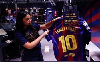 برشلونة يدشن قميصه الجديد في المتاجر قبل انطلاق "لا ليجا"| صور 