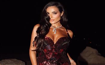 نادين نجيم بالأحمر  في حفل زفاف
