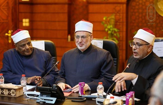 رئيس جامعة الأزهر يشارك في اجتماع لتدشين اللجنة العلمية لأعمال الرواق الأزهري