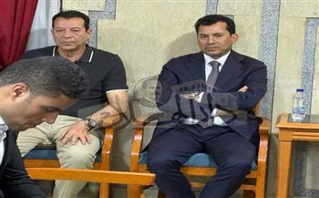 وزير الشباب والرياضة يشارك في عزاء ميمي عبد الرازق