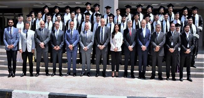 وزير الطيران المدني يشهد حفل تخرج دفعة جديدة من طلاب معهد هندسة وتكنولوجيا الطيران