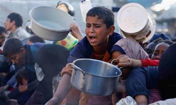 غزة تموت جوعًا.. هشتاج يكشف عن حجم المعاناة الإنسانية في القطاع
