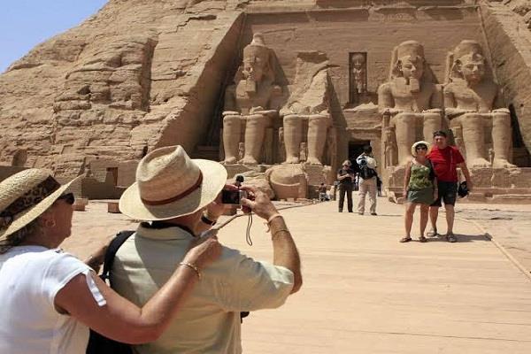 «السياحة والآثار» تُعزز خدمات الإرشاد السياحي من كافة اللغات الأجنبية واستقطاب اللغات النادرة