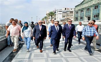 محافظ بورسعيد يتفقد المرحلة الثالثة من الممشى السياحي "جسر الممشى"