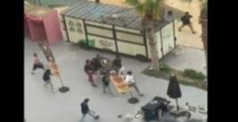 "ضربوا بعض بالحجارة والزجاجات الفارغة".. القبض على أبطال فيديو مشاجرة مطروح
