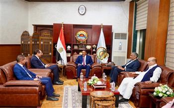 رئيس هيئة الاعتماد والرقابة الصحية ومحافظ مطروح يناقشان جاهزية المنشآت الصحية للاعتماد من GAHAR