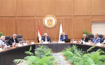 وزير التعليم العالي يوجه باستمرار عمل لجنة تقديم المنح الدراسية بالجامعات الأهلية للطلاب المتفوقين