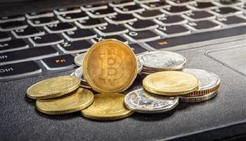 العملات المشفرة تتراجع بعد مكاسب قوية.. وترامب يوسع استثماراته في البيتكوين