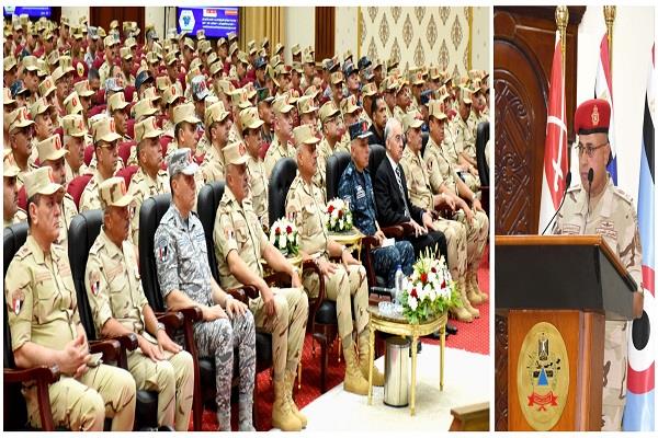 وزير الدفاع يلتقي عددًا من قادة وضباط القوات المسلحة بقيادة المنطقة المركزية العسكرية