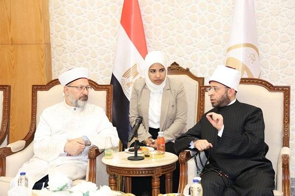 وزير الأوقاف يبحث مع رئيس الشئون الدينية التركي تعزيز التعاون المشترك