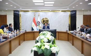 وزير قطاع الأعمال: طرح السيارة الكهربائية قريباً وستكون بسعر مناسب 