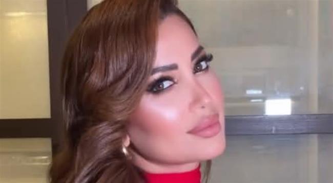 نسرين طافش بإطلالة راقية باللون الأحمر