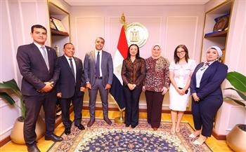 وزيرة التضامن الاجتماعي تكرم الإدارة العامة للعلاقات العامة والمراسم بالوزارة 