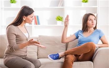 للوالدين.. 8 سلوكيات تخلق مسافة عاطفية مع أولادكما المراهقين