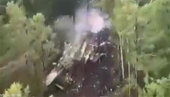 تحطّمت تمامًا.. اللقطات الأولى للطائرة الروسية المنكوبة (فيديو)