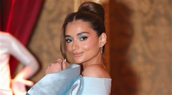ملك زاهر  في إطلالة رومانسية 