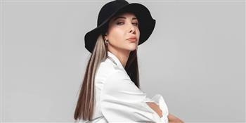 نانسي عجرم بإطلالة جذابة من كواليس ألبومها الجديد