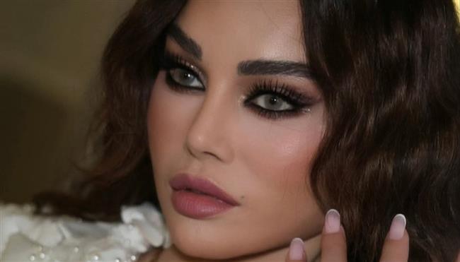 هيفاء وهبي بإطلالة بيضاء أنيقة