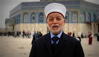 الاحتلال الإسرائيلي يعتقل مفتي القدس من المسجد الأقصى